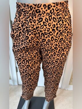 Tucker NYC Julia pants. Size M